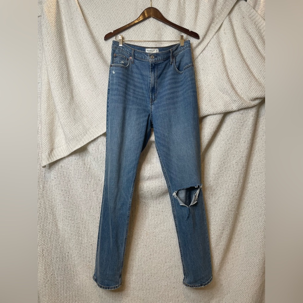 Abercrombie and Fitch 90s Slim Straight Ultra High Rise Jeans